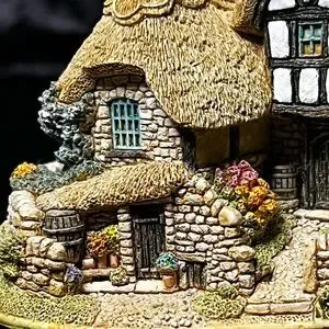 Lilliput Lane | Art | Rare Lilliput Lane The Nineteenth Hole
